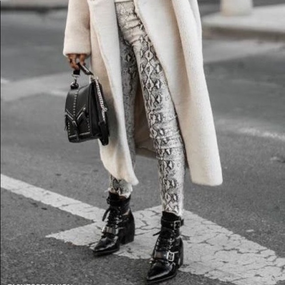 NWT✨LAST PAIR✨High Waisted Snake Print Leggings - Picture 5 of 8